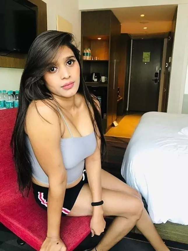 कॉल गर्ल्स सर्विस क्रा दादी